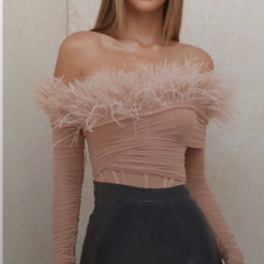 House of CB “Faith” Blush Off The Shoulder Feather Bodysuit
Size S.